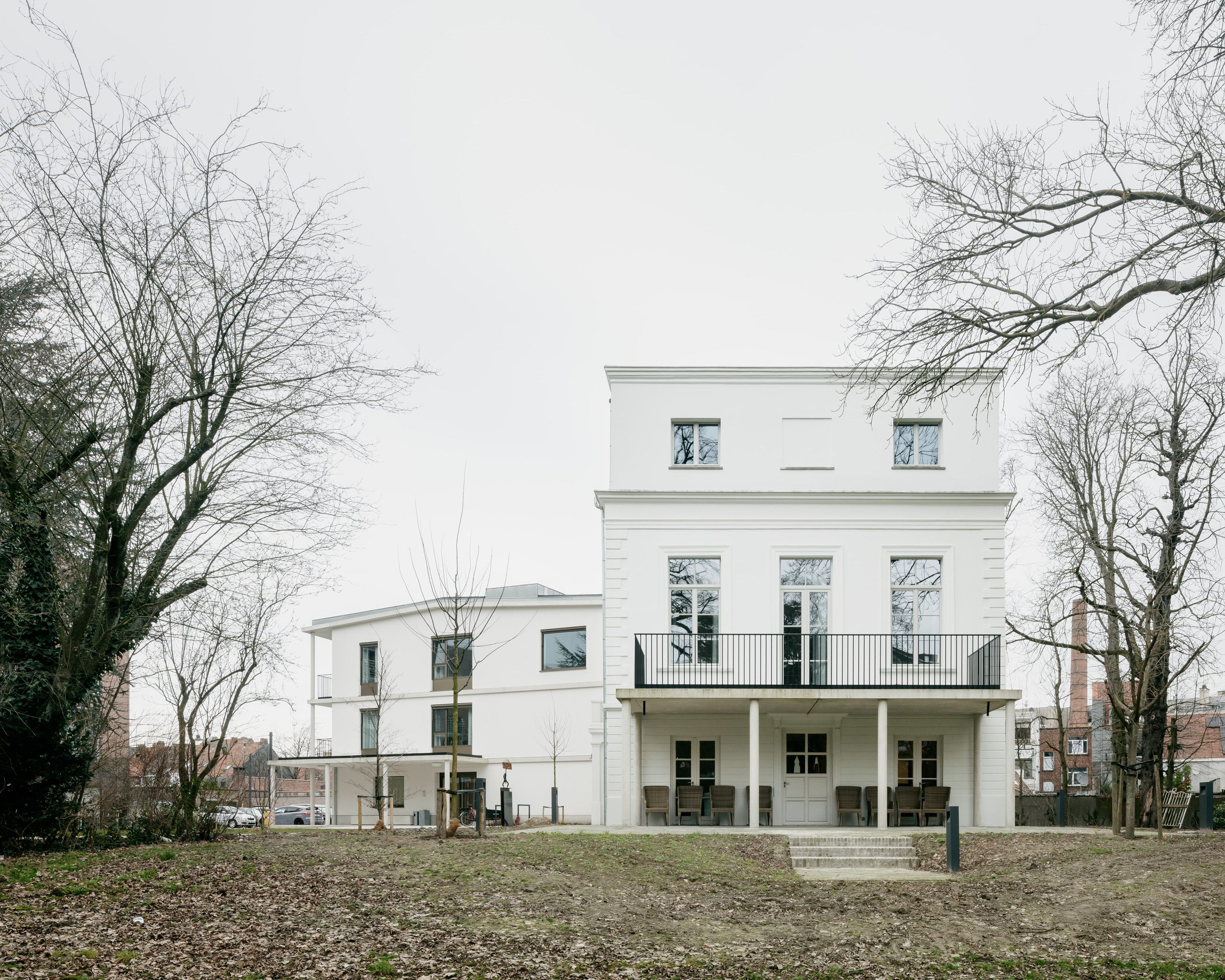 Studio Jan Vermeulen - De Korenbloem Care home kortrijk balconies white concrete plaster Studio Jan Vermeulen, Architecture & Urbanism