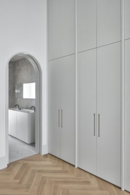 Studio Jan Vermeulen - appartement refurbishment renovation anvers antwerp white timber floor Studio Jan Vermeulen, Architecture & Urbanism