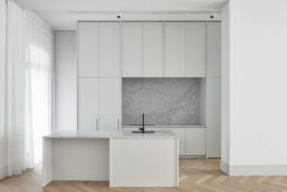 Studio Jan Vermeulen - appartement refurbishment renovation anvers antwerp white timber floor Studio Jan Vermeulen, Architecture & Urbanism