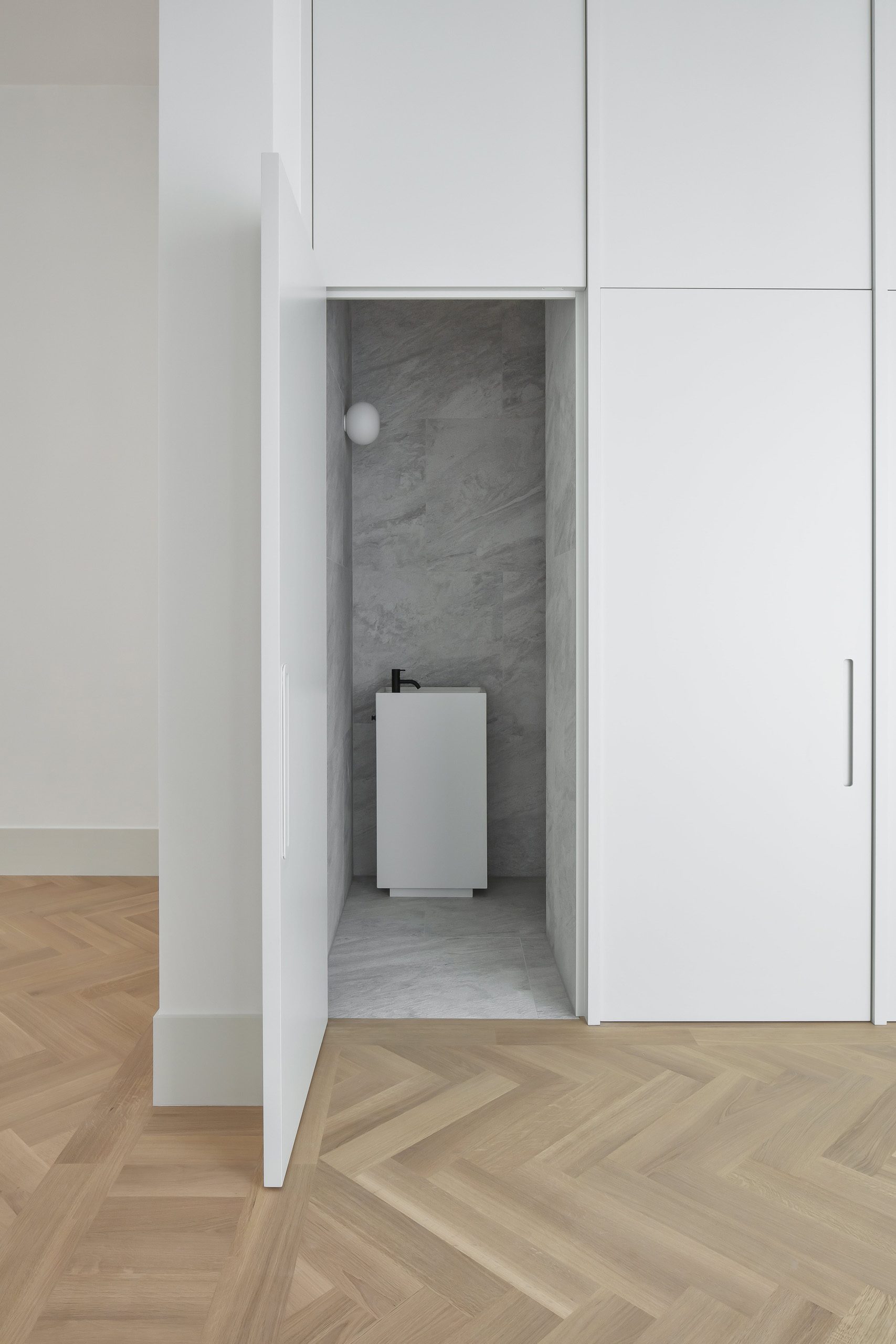 Studio Jan Vermeulen - appartement refurbishment renovation anvers antwerp white timber floor Studio Jan Vermeulen, Architecture & Urbanism