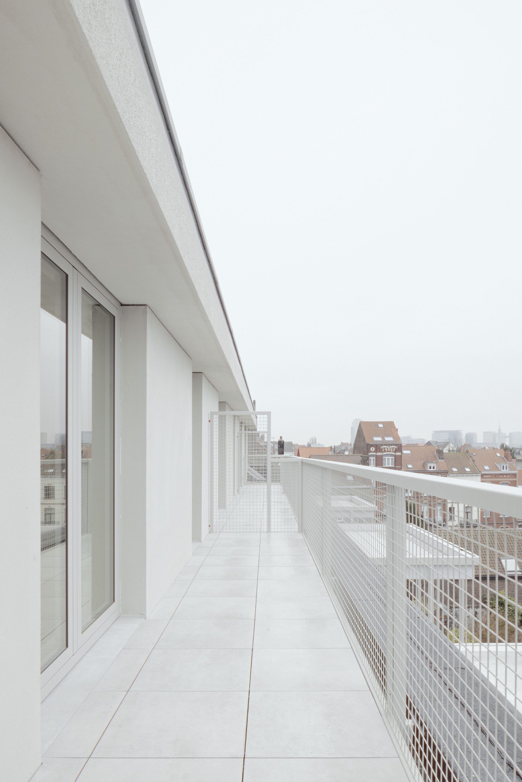Studio Jan Vermeulen - residential building plaster brussels facade balconies Studio Jan Vermeulen, Architecture & Urbanism